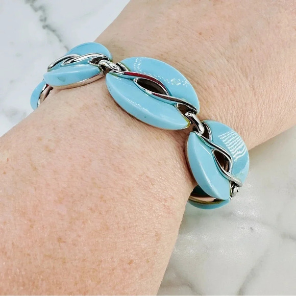 Vintage Lisner Baby Blue Bracelet Signed Molded Plastic Link Estate Cost… - Picture 6 of 11